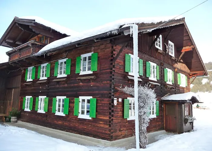 Tirolerhaus - Zentral Und Ruhig - Gemuetliche Dachgeschosswohnung Mit Separater Kueche, Schlafzimmer & Charme - Ab 7 Tage Buchbar Accommodatie bij particulieren