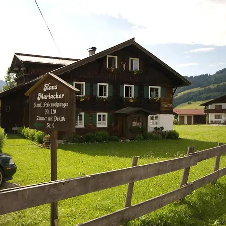 Tirolerhaus - Zentral Und Ruhig - Gemuetliche Dachgeschosswohnung Mit Separater Kueche, Schlafzimmer & Charme - Ab 7 Tage Buchbar *